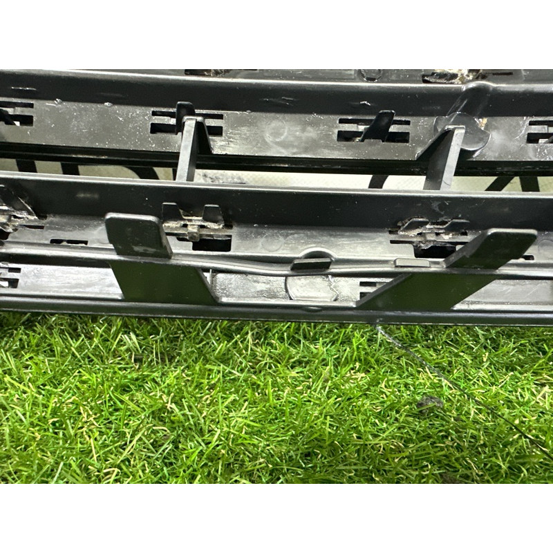 Решетка радиатора (наружные элементы кузова) Volkswagen Touareg NF 2013 3.6 7P6853651AZLL