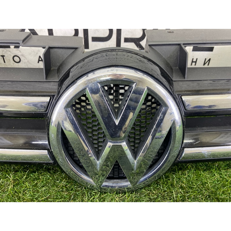 Решетка радиатора (наружные элементы кузова) Volkswagen Touareg NF 2013 3.0 Hybrid 7P6853651AZLL