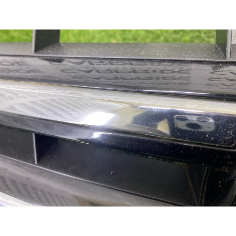 Решетка радиатора (наружные элементы кузова) Volkswagen Touareg NF 2013 3.0 Hybrid 7P6853651AZLL