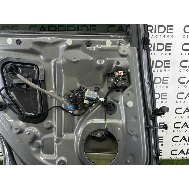 Дверь (наружные элементы кузова) AUDI Q7 4M 2017 2.0 TFSI 4M0833051E