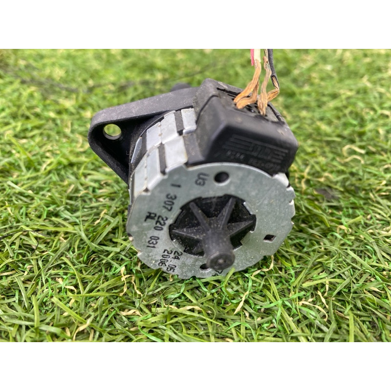 Моторчик регулировки фар (электрика) Bmw X3 E83 1307220031