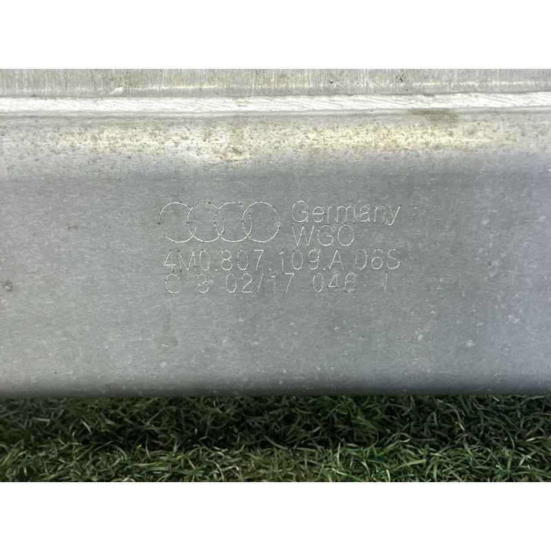 Усилитель бампера (наружные элементы кузова) AUDI Q7 4M 2017 2.0 TFSI 4M0807109A