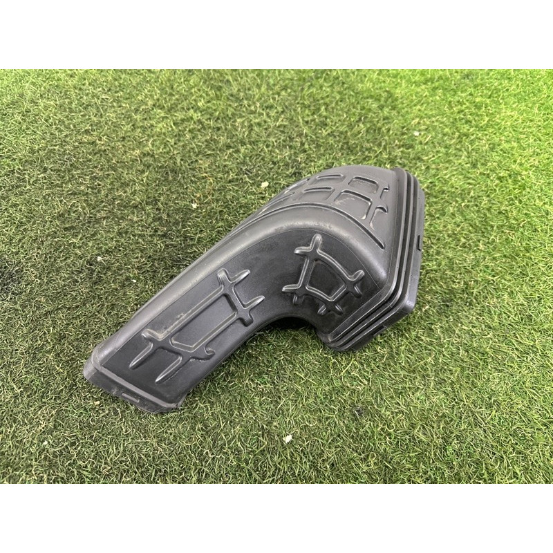 Патрубок воздушного фильтра (впускная система) AUDI A4 B8 2014 2.0 TFSI 8R0129739A