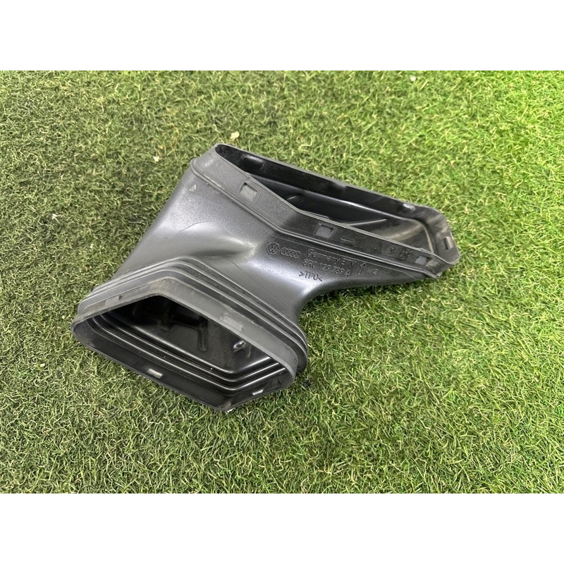 Патрубок воздушного фильтра (впускная система) AUDI A4 B8 2014 2.0 TFSI 8R0129739A