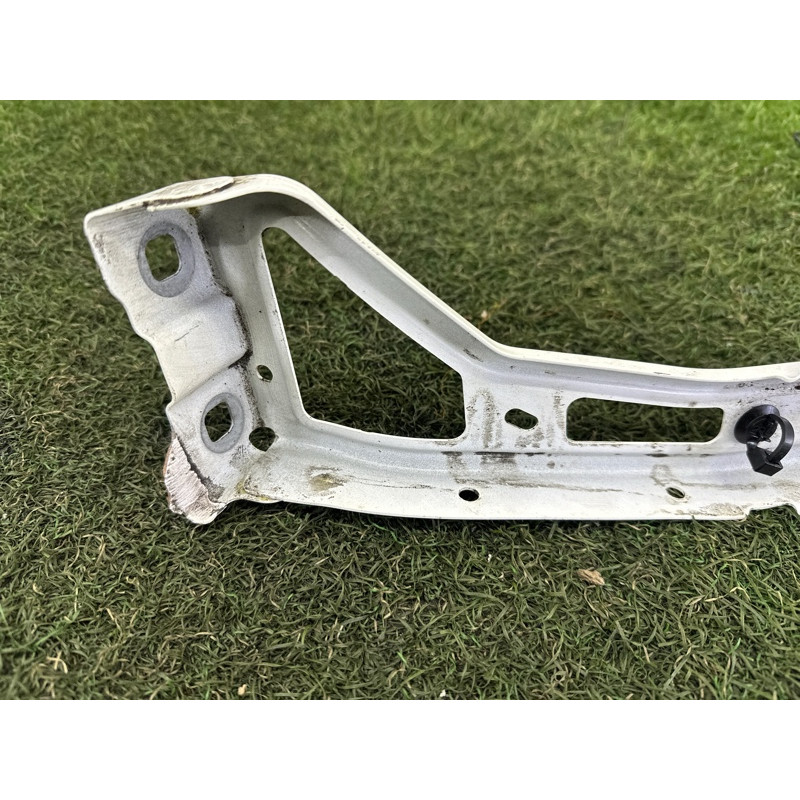 Крепление крыла (кузов и элементы) AUDI A4 B9 2017 2.0 TFSI 8W0821135C