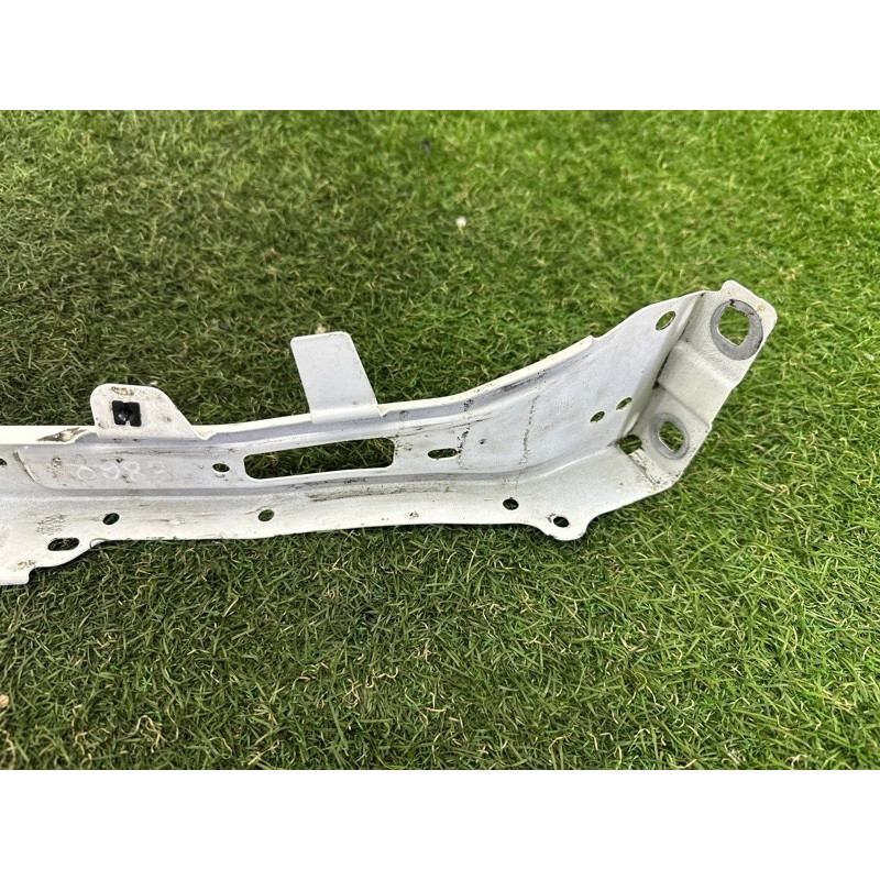 Крепление крыла (кузов и элементы) AUDI A4 B9 2017 2.0 TFSI 8W0821136C