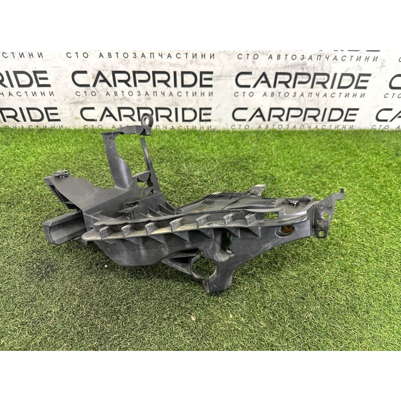 Кронштейн фары (кузов и элементы) AUDI A4 B8 2014 2.0 TFSI 8K0805607B