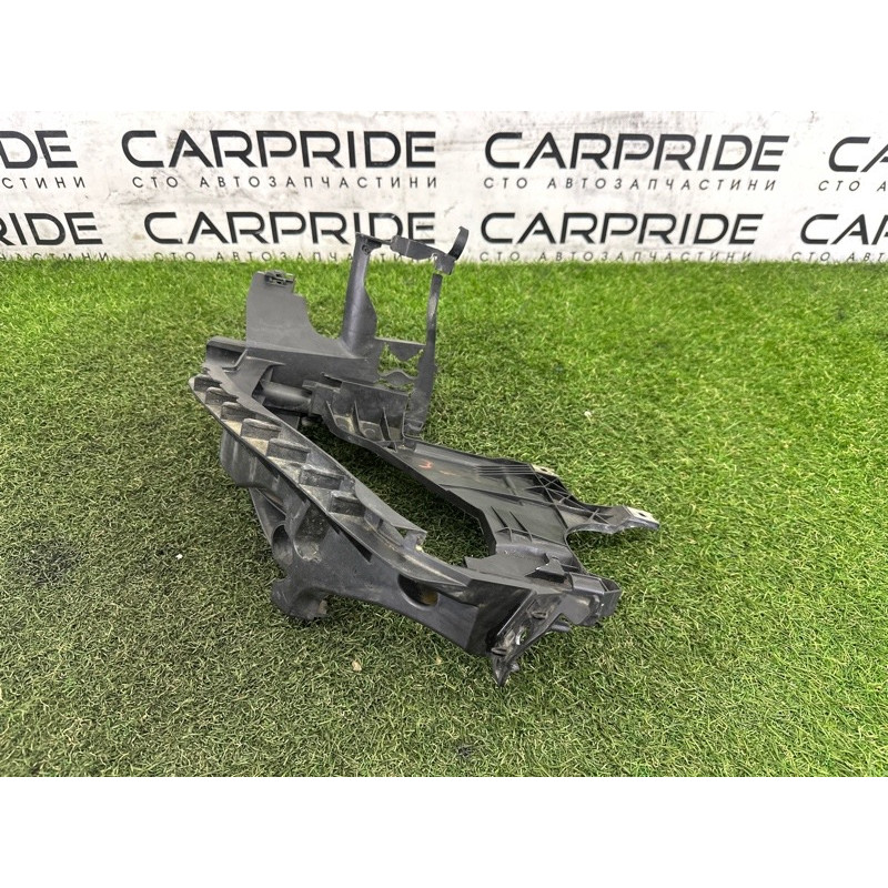 Кронштейн фары (кузов и элементы) AUDI A4 B8 2014 2.0 TFSI 8K0805607B