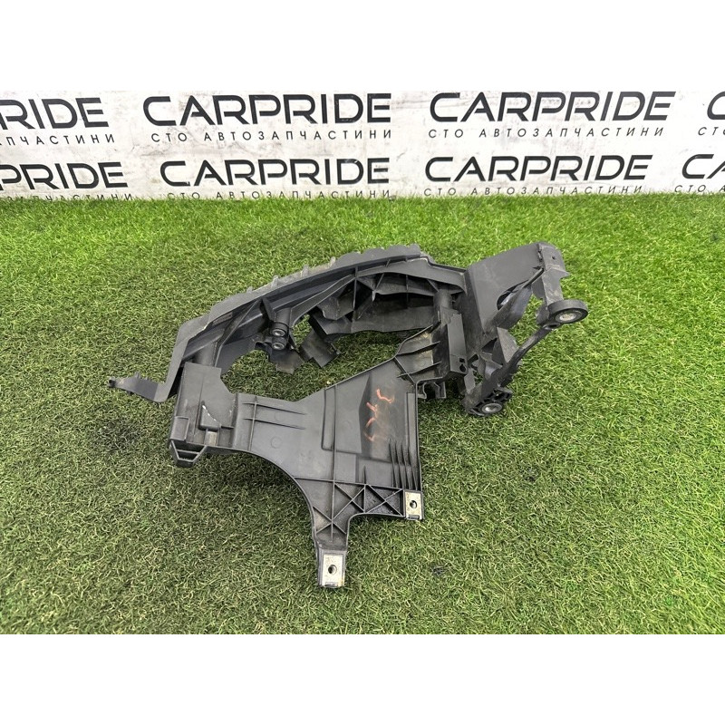 Кронштейн фары (кузов и элементы) AUDI A4 B8 2014 2.0 TFSI 8K0805607B