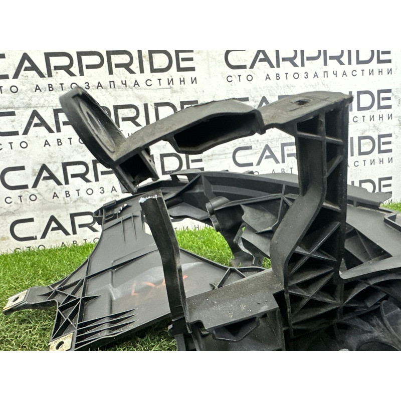 Кронштейн фары (кузов и элементы) AUDI A4 B8 2014 2.0 TFSI 8K0805607B