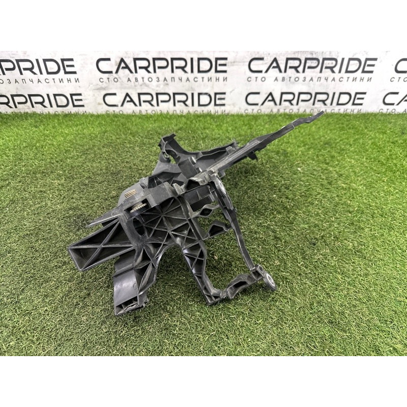 Кронштейн фары (кузов и элементы) AUDI A4 B8 2014 2.0 TFSI 8K0805607B