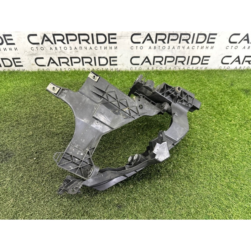 Кронштейн фары (кузов и элементы) AUDI A4 B8 2014 2.0 TFSI 8K0805607B