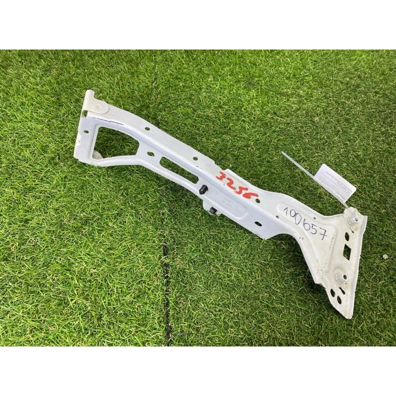 Крепление крыла (кузов и элементы) AUDI A4 B9 2017 2.0 TFSI 8W0821135C