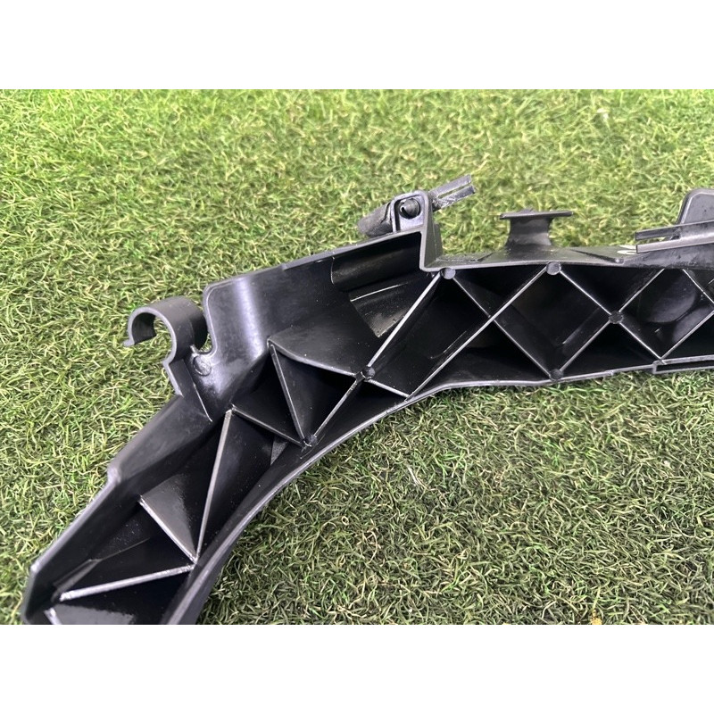 Кронштейн фары (кузов и элементы) BMW 3-series E90 2010 3.0 N54 51117138402