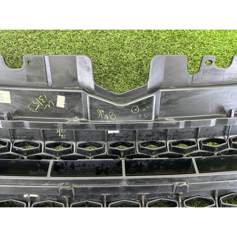 Решетка радиатора (наружные элементы кузова) LAND ROVER Range Rover Evoque L538 2016 2.0 LR074252