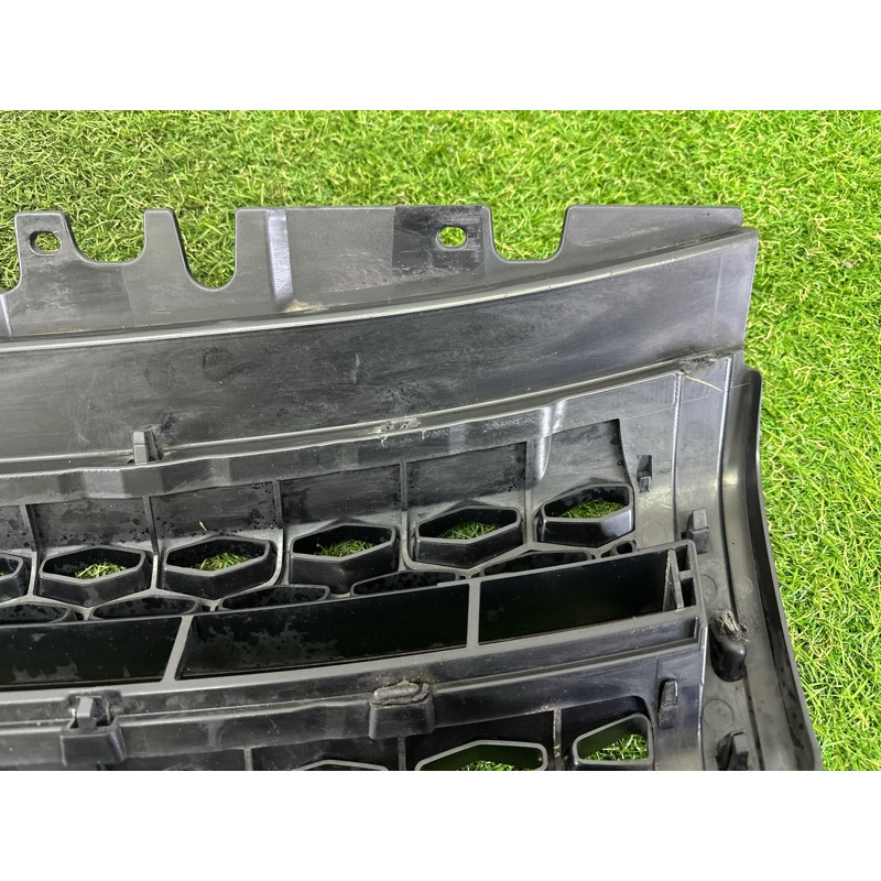 Решетка радиатора (наружные элементы кузова) LAND ROVER Range Rover Evoque L538 2016 2.0 LR074252