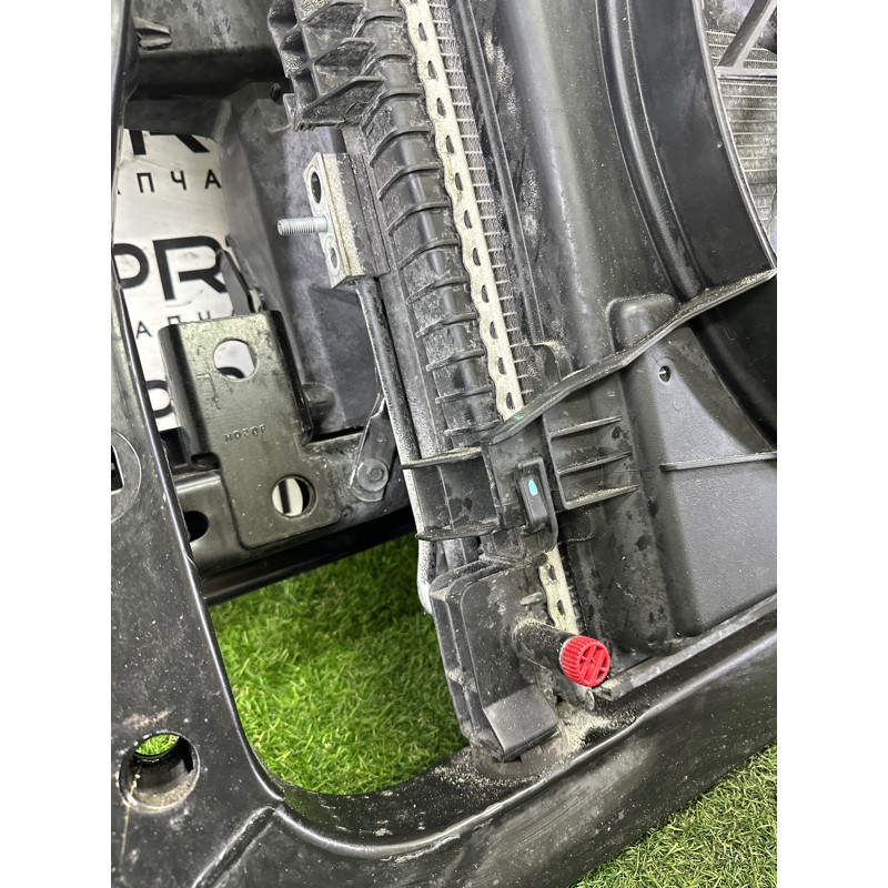 Телевизор (передняя часть кузова) (наружные элементы кузова) Jeep Grand Cherokee WK2 2018 3.6 5156113AA