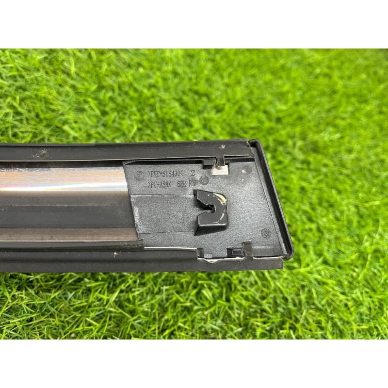 Молдинг на дах (кузов і елементи) Nissan Rogue T33 2023 1.5 KR15DDT 738526RA0A