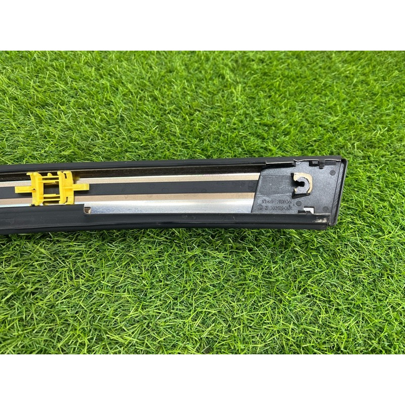 Молдинг на дах (кузов і елементи) Nissan Rogue T33 2023 1.5 KR15DDT 738536RA0A