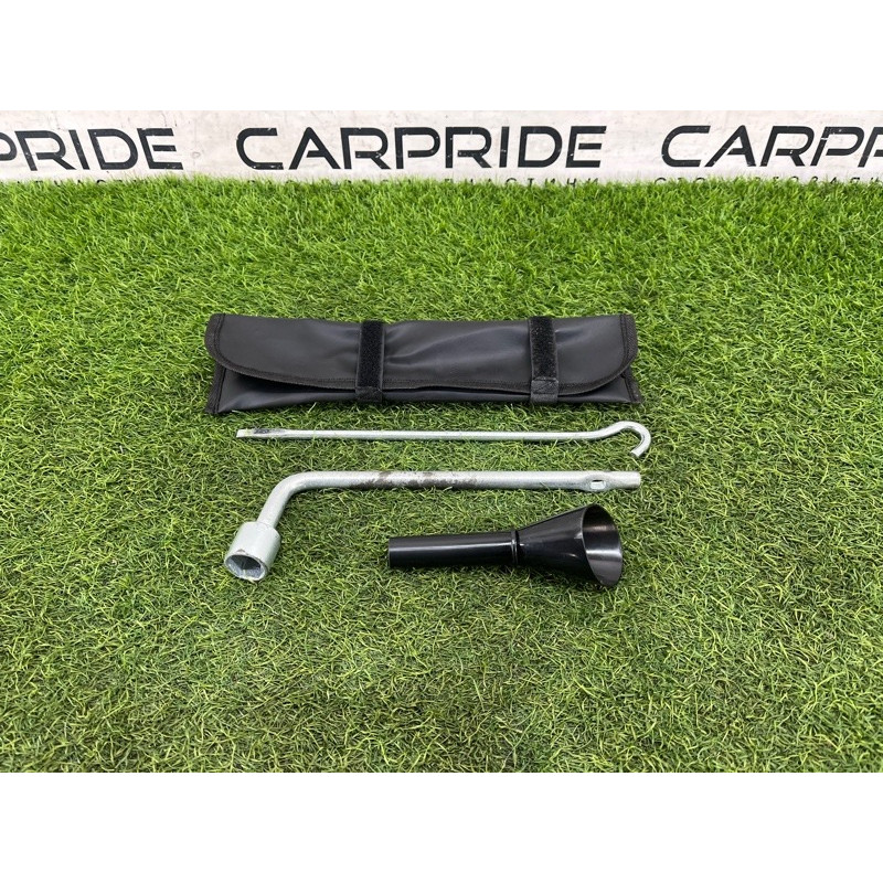 Комплект инструмента (аксессуары) Nissan Rogue T33 2023 1.5 KR15DDT 995016RR0A