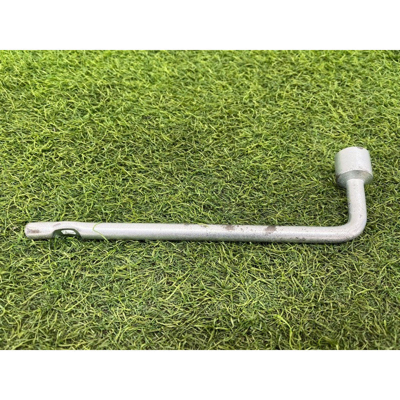 Комплект инструмента (аксессуары) Nissan Rogue T33 2023 1.5 KR15DDT 995016RR0A