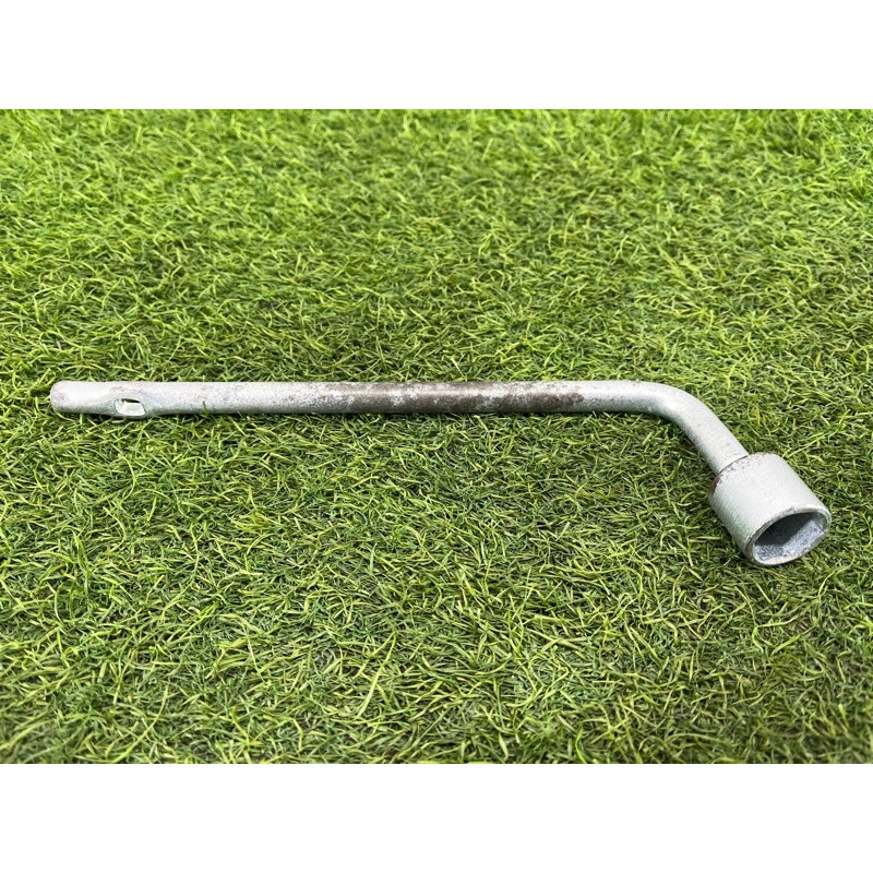 Комплект инструмента (аксессуары) Nissan Rogue T33 2023 1.5 KR15DDT 995016RR0A