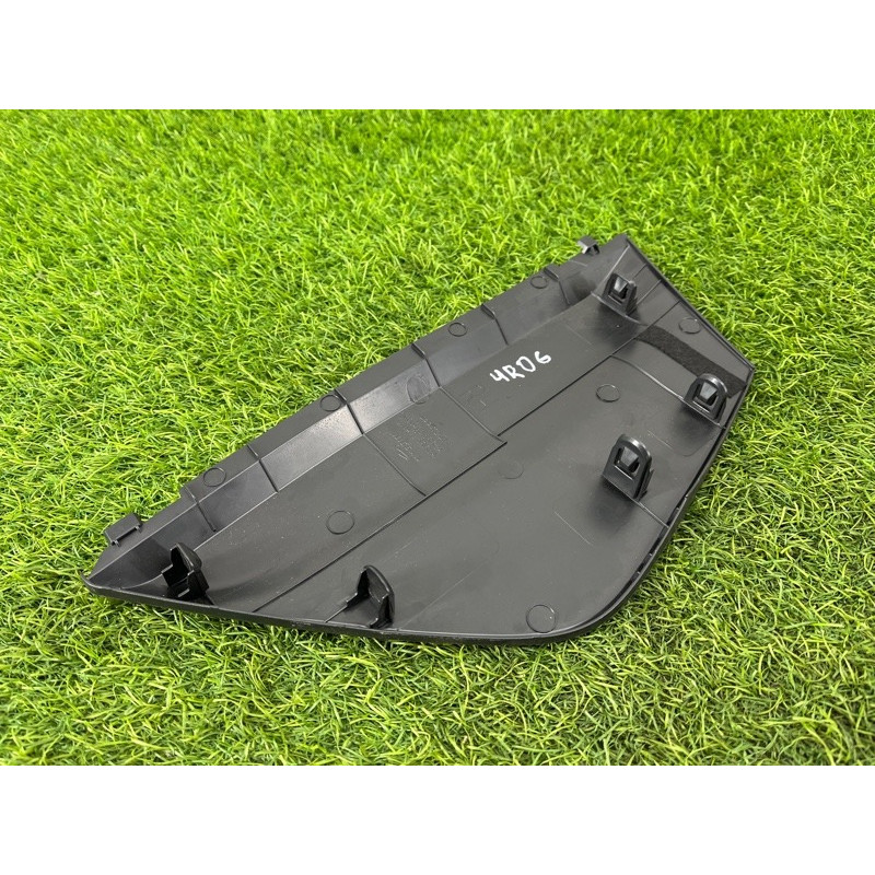 Накладка торпеды боковая (салон) Nissan Rogue T33 2023 1.5 KR15DDT 684986RR0A