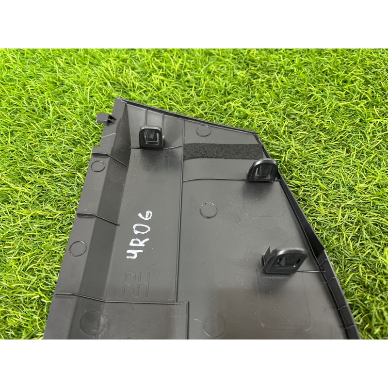 Накладка торпеды боковая (салон) Nissan Rogue T33 2023 1.5 KR15DDT 684986RR0A