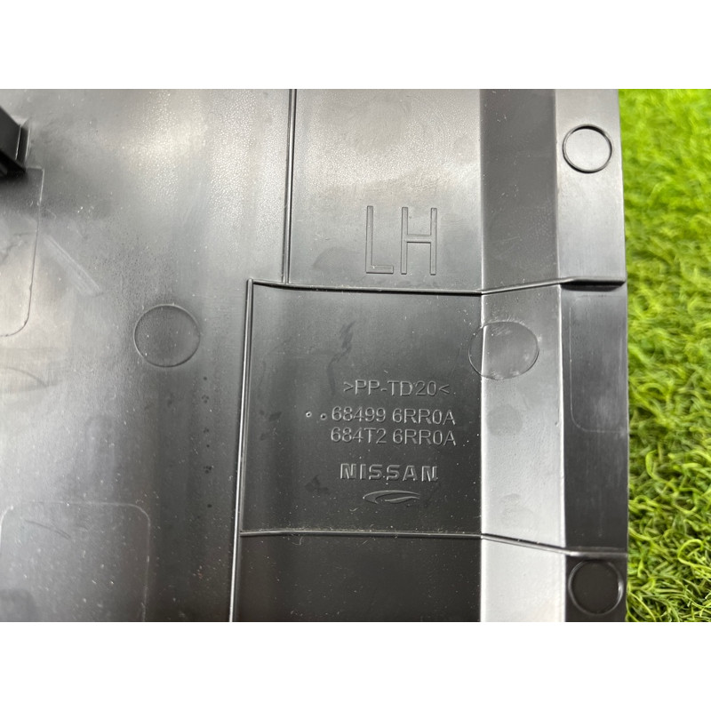 Накладка торпеды боковая (салон) Nissan Rogue T33 2023 1.5 KR15DDT 684996RR0A