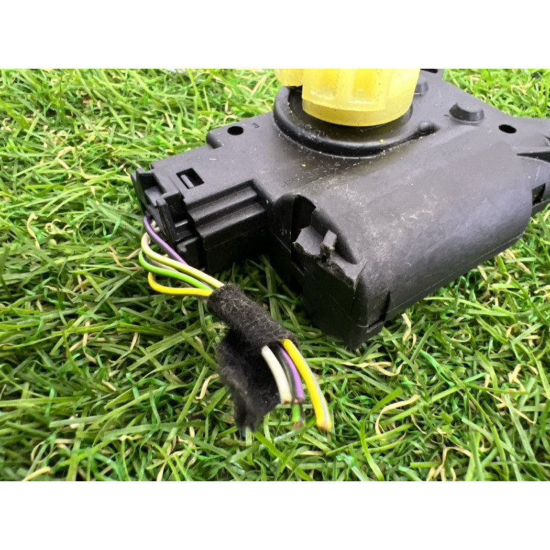 Привід заслонки обігрівача (обігрів та кондиціювання) Jeep Compass MP 2018 2.4 mr1138004211