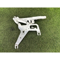 Петля капота