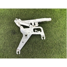 Петля капота