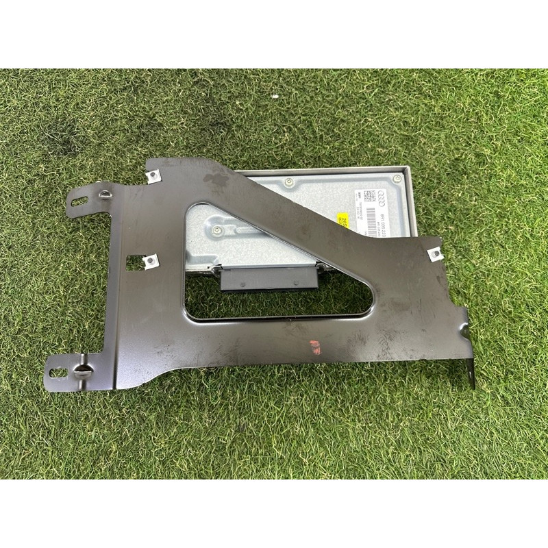 Усилитель звука (электрика) AUDI A4 B8 2014 2.0 TFSI 8R1035223A