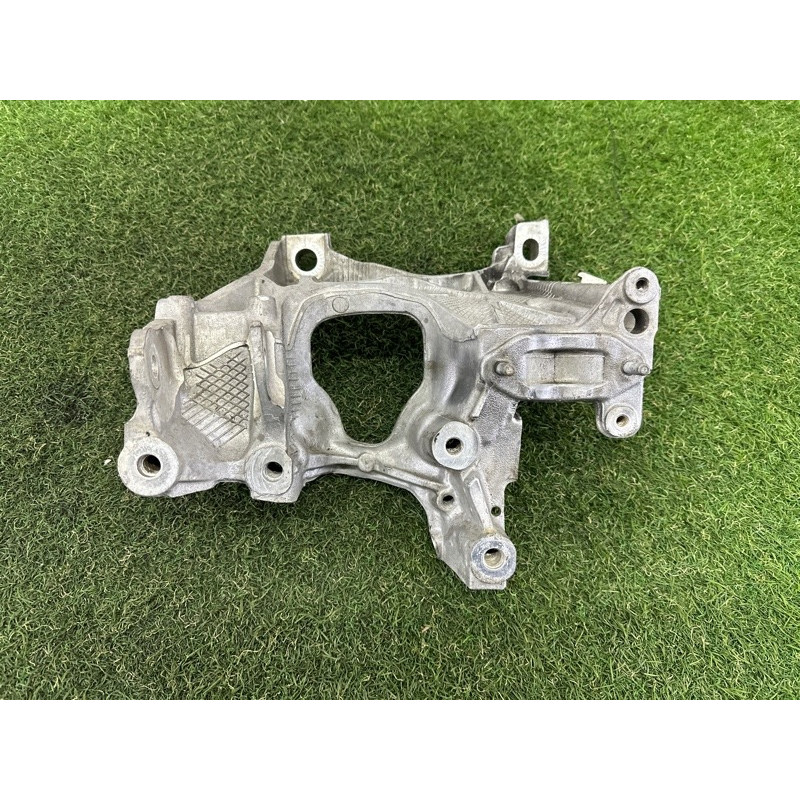 Кронштейн подрамника (подвеска) AUDI A4 B9 2017 2.0 TFSI 8W0399296E