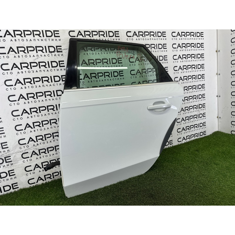 Дверь (наружные элементы кузова) AUDI A4 B8 2013 2.0 TFSI 8K9833051D