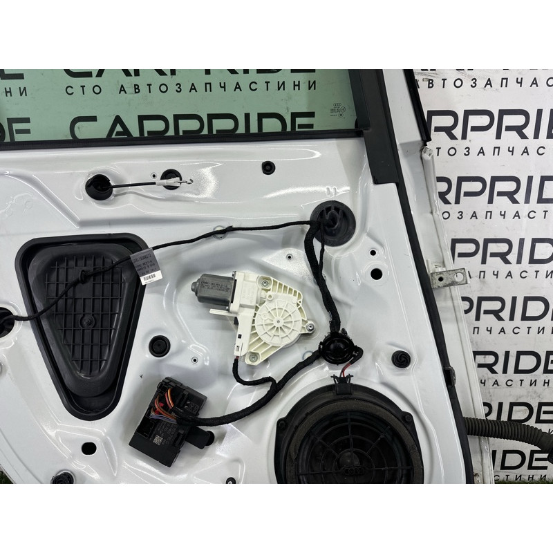 Дверь (наружные элементы кузова) AUDI A4 B8 2013 2.0 TFSI 8K9833051D