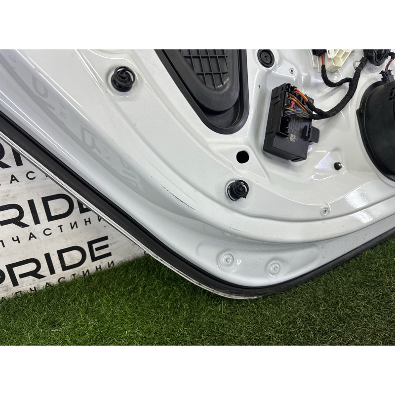 Дверь (наружные элементы кузова) AUDI A4 B8 2013 2.0 TFSI 8K9833051D