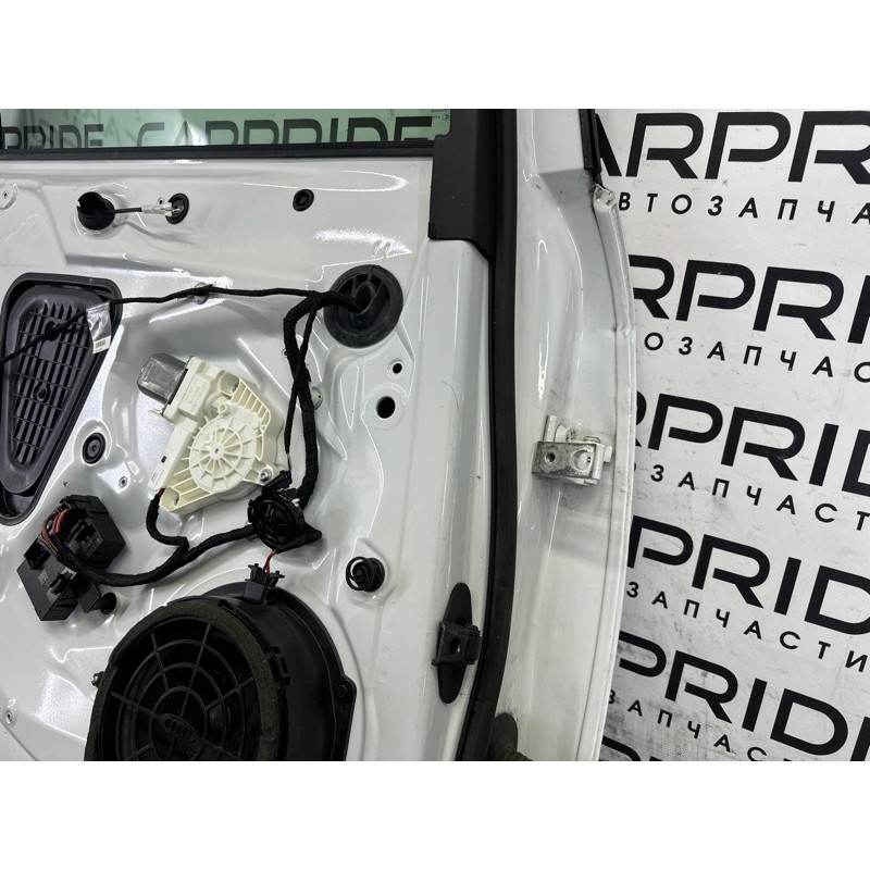 Дверь (наружные элементы кузова) AUDI A4 B8 2013 2.0 TFSI 8K9833051D