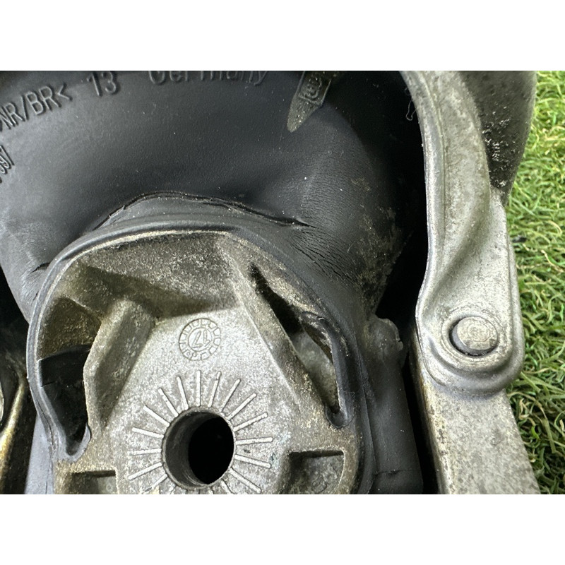 Подушка двигателя (двигатель и элементы) AUDI A4 B9 2017 2.0 TFSI 4M0199372FC