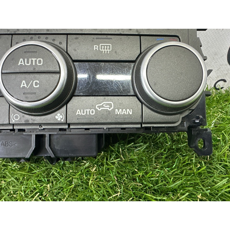 Блок управления климат-контролем (электрика / блоки управления) LAND ROVER Range Rover Evoque L538 2016 2.0 LR075766