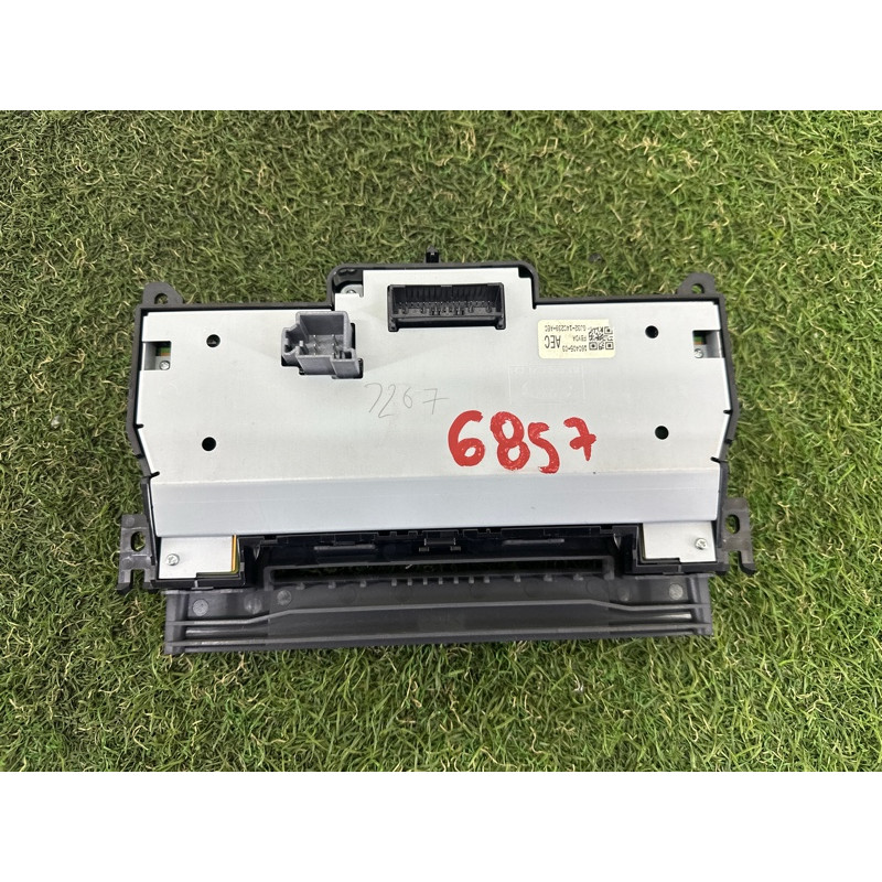 Блок управления климат-контролем (электрика / блоки управления) LAND ROVER Range Rover Evoque L538 2016 2.0 LR075766