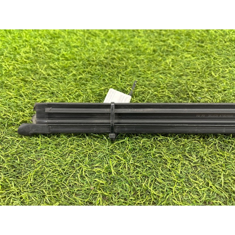Зовнішній молдинг дверки (кузов і елементи) Volkswagen Passat B8 2016 1.8 561839479b