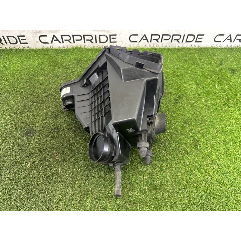 Корпус воздушного фильтра (впускная система) AUDI Q5 8R 2012 3.2 8K0133837E