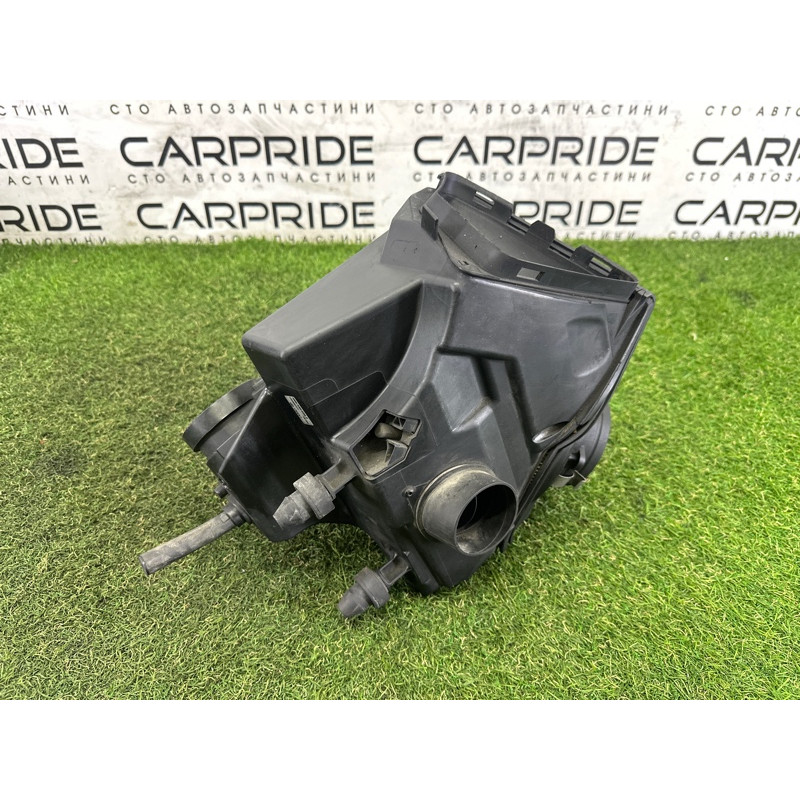 Корпус воздушного фильтра (впускная система) AUDI Q5 8R 2012 3.2 8K0133837E