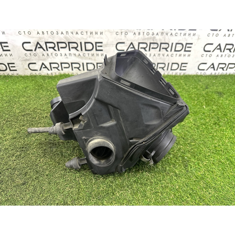Корпус воздушного фильтра (впускная система) AUDI Q5 8R 2012 3.2 8K0133837E