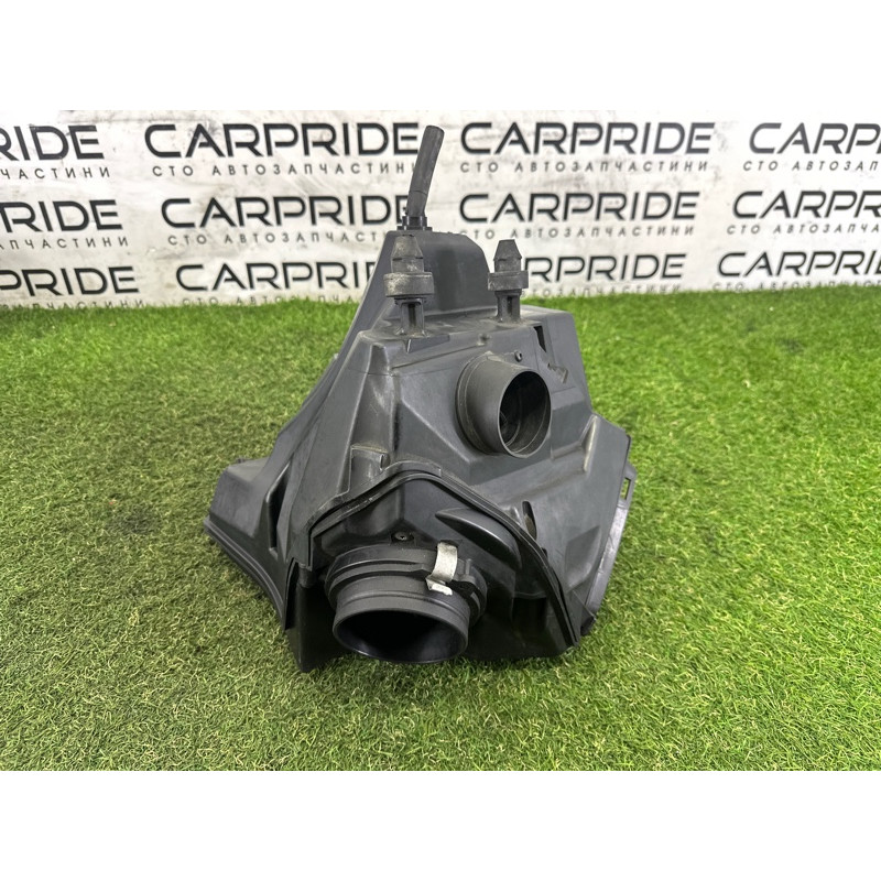 Корпус воздушного фильтра (впускная система) AUDI Q5 8R 2012 3.2 8K0133837E