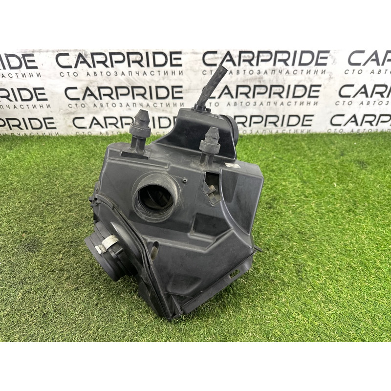 Корпус воздушного фильтра (впускная система) AUDI Q5 8R 2012 3.2 8K0133837E