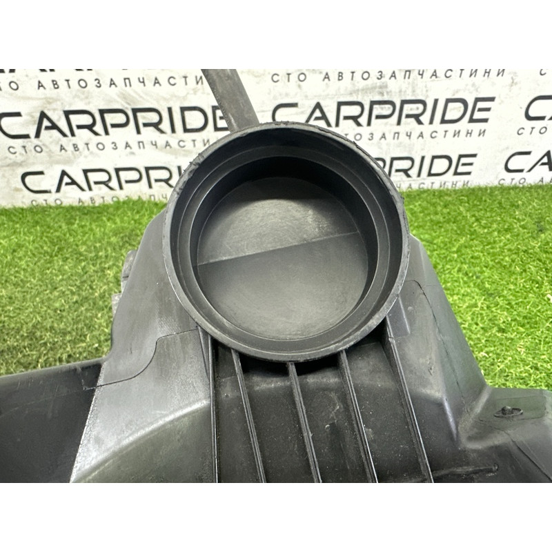 Корпус воздушного фильтра (впускная система) AUDI Q5 8R 2012 3.2 8K0133837E