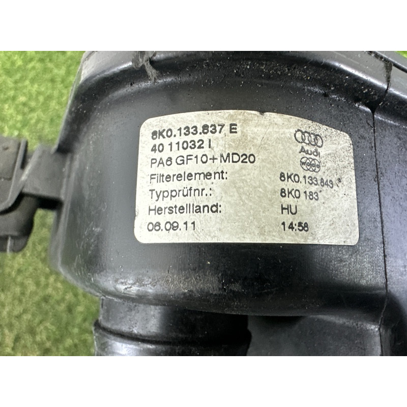 Корпус воздушного фильтра (впускная система) AUDI Q5 8R 2012 3.2 8K0133837E