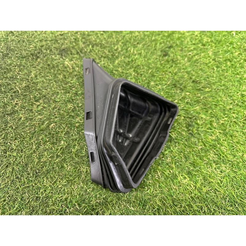 Патрубок воздушного фильтра (впускная система) AUDI Q5 8R 2012 3.2 8R0129739